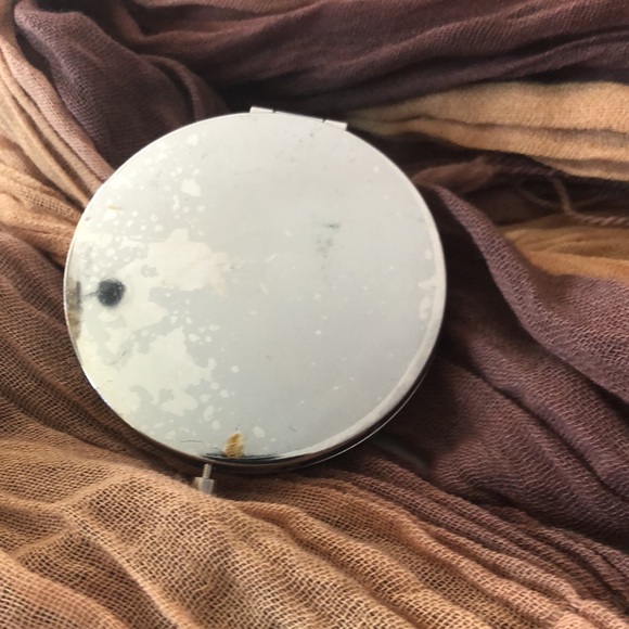 Compact Mirror - Picture 2 of 3